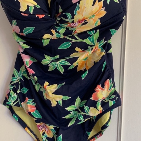 Tommy Bahama® Sun  Lilies Twist Front
Shirred Bandeau One Piece size 8 - Picture 5 of 11
